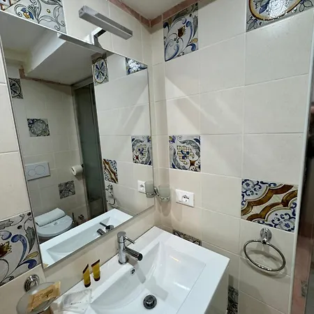 In Center Tao Taormina