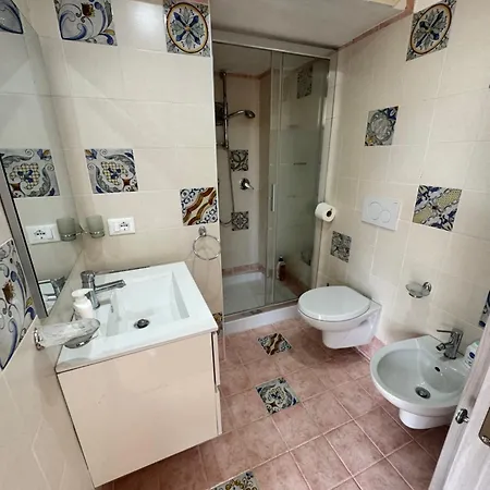 In Center Tao Taormina